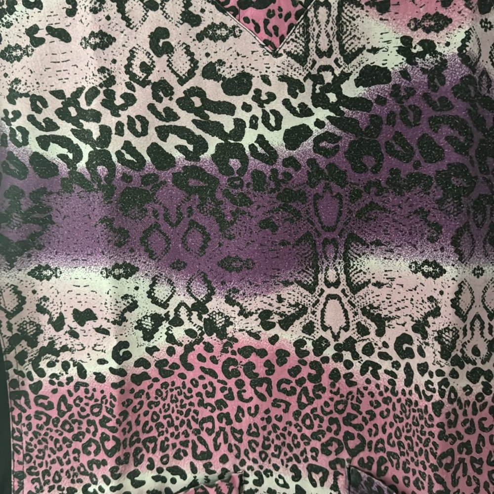 Women’s Scrub Top - Picture 2 of 3